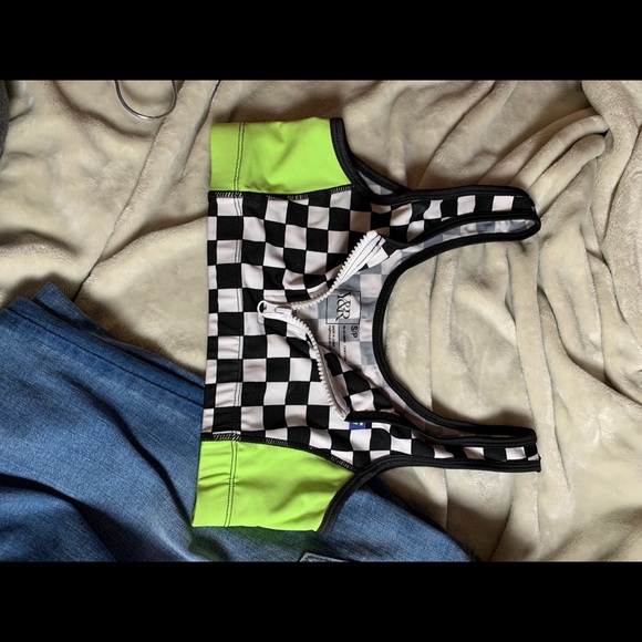 Sports bra/ crop top - Picture 2 of 2